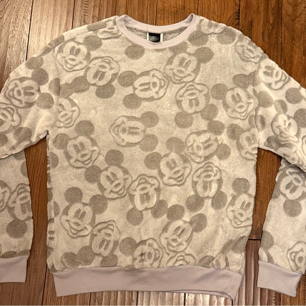 Disney Mickey Mouse Fuzzy Sweatshirt Women Medium‎ Soft All Over Print Gray